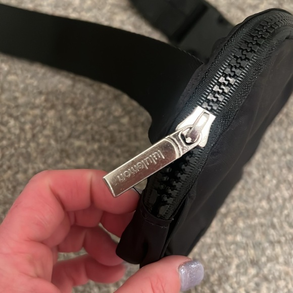 Lululemon small bag - Picture 3 of 5